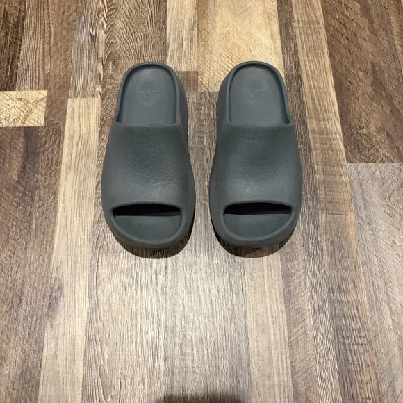 Adidas Yeezy Slide - youth - Picture 3 of 5